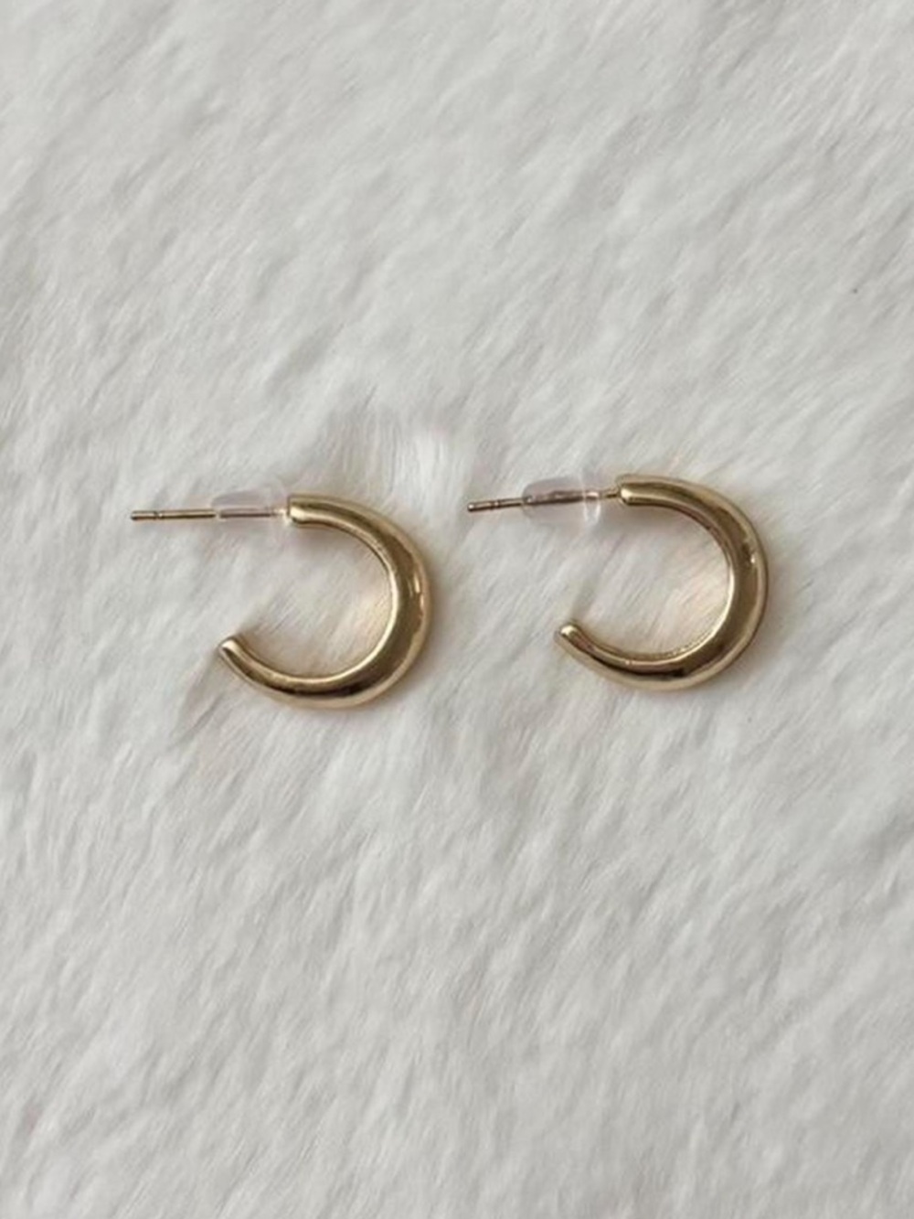 5/$15 🩷 MUST BUNDLE Gold Hoop Earrings - Picture 2 of 3